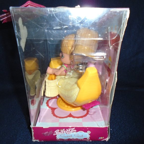 Bratz Babyz Sweet Seat Banana Split Lounge Baby Fianna - Picture 2 of 6
